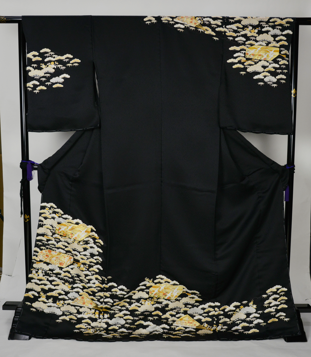 黒地松竹梅橘に文箱文様訪問着