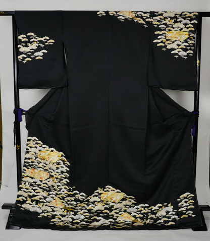 黒地松竹梅橘に文箱文様訪問着